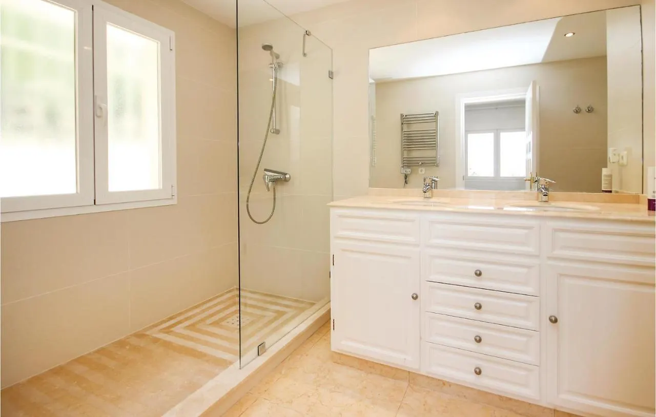 4 Bedroom Awesome Home In Marbella Spagna